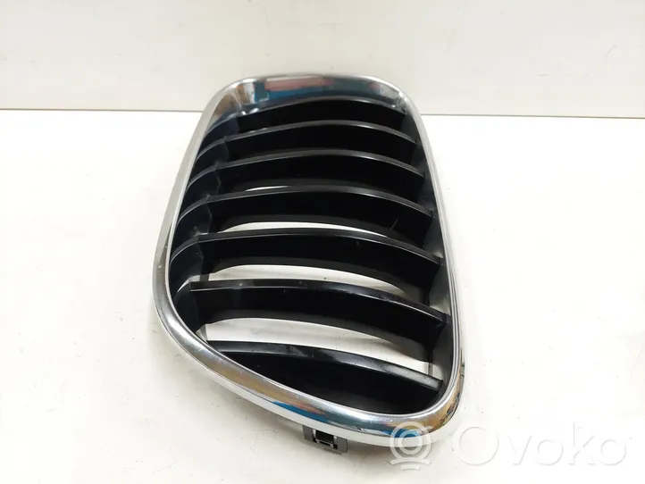 BMW X3 F25 Front bumper upper radiator grill 7237421