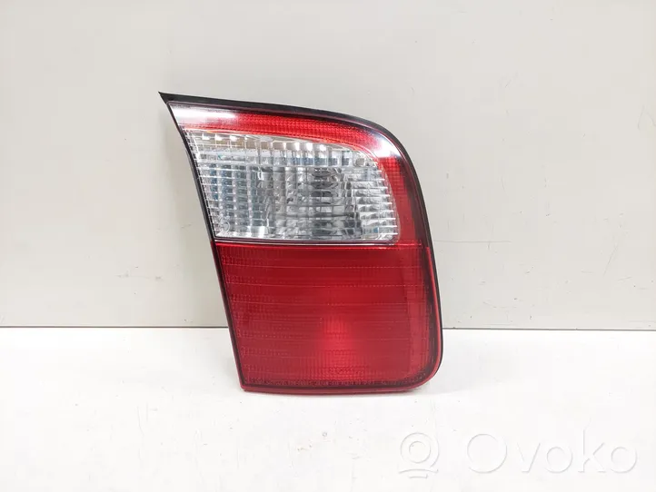 Subaru Forester SF Lampy tylnej klapy bagażnika 22620697