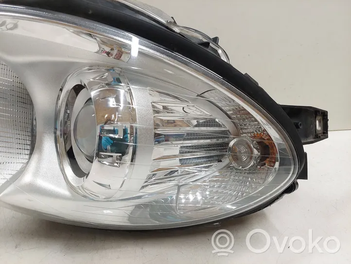 Mercedes-Benz R W251 Lampa przednia A2518260191