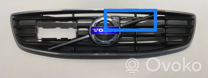 Volvo V70 Griglia superiore del radiatore paraurti anteriore 31383596