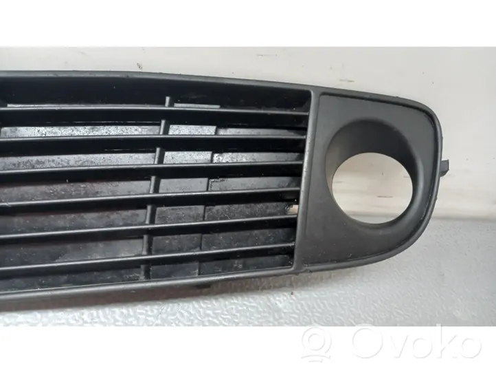 Audi A6 S6 C5 4B Grille inférieure de pare-chocs avant 