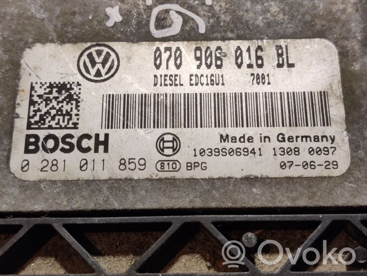 Volkswagen Touareg I Calculateur moteur ECU 070906016BL