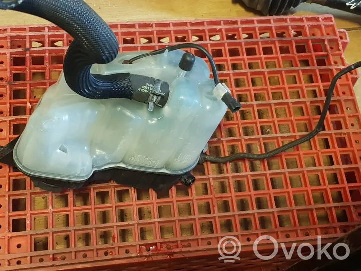 Volvo V40 Vase d'expansion / réservoir de liquide de refroidissement 6G918K218