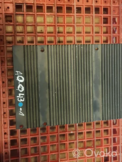 Volvo XC90 Wzmacniacz audio 30732824