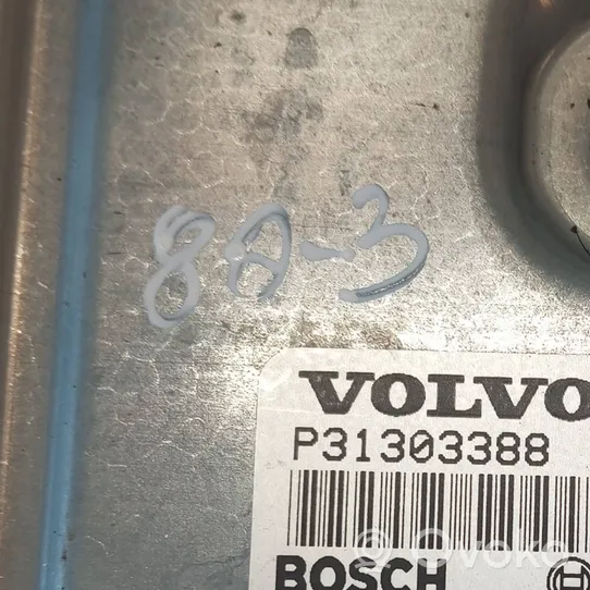 Volvo S80 Variklio valdymo blokas P31303388