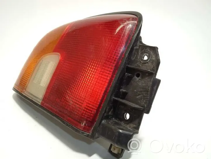 Toyota RAV 4 (XA10) Задний фонарь в кузове 8155042020