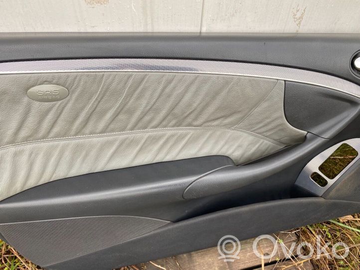 Mercedes-Benz CLK A209 C209 Garniture de panneau carte de porte avant A2097202762