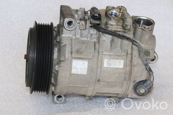 Mercedes-Benz SLK R171 Ilmastointilaitteen kompressorin pumppu (A/C) 0012300711