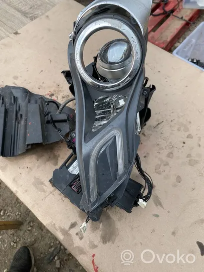 Mercedes-Benz C W204 Lampa przednia A2189009901