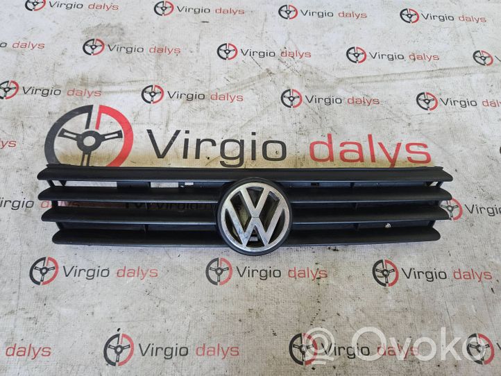 Volkswagen PASSAT B4 Grille calandre supérieure de pare-chocs avant 3A0853653B