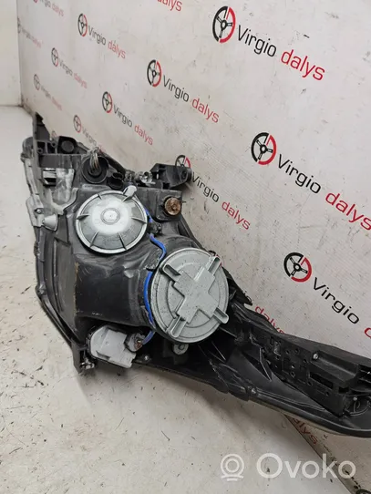 Toyota Avensis T270 Lampa przednia 1270709