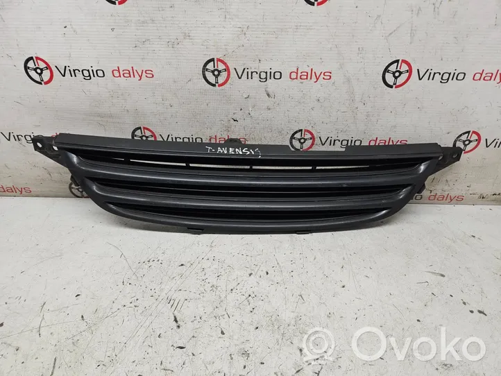 Toyota Avensis T220 Etupuskurin ylempi jäähdytinsäleikkö 5311405020