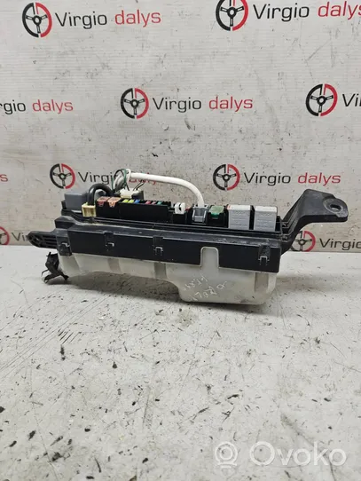 Toyota Corolla Verso AR10 Module de fusibles 