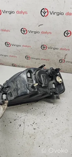 Dacia Logan I Lampa przednia 8200211006