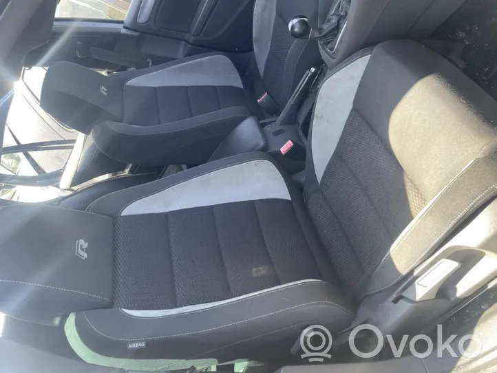 Volkswagen Golf VI Fotele / Kanapa / Komplet 