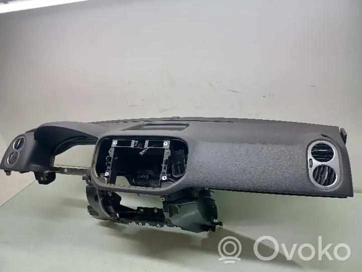 Volkswagen Tiguan Poduszki powietrzne Airbag / Komplet 5N1857001E