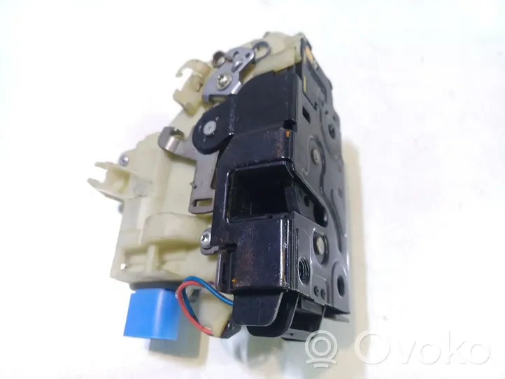 Volkswagen Multivan T5 Front door lock 7E1837016A