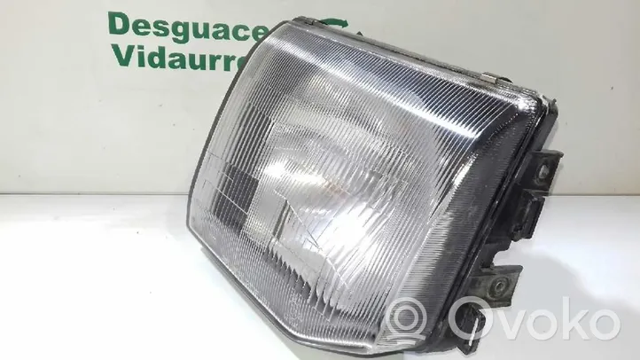 Mitsubishi Montero Lampa przednia 