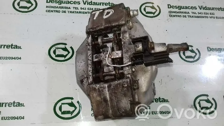 Mercedes-Benz ML W163 Supporto della pinza del freno posteriore 