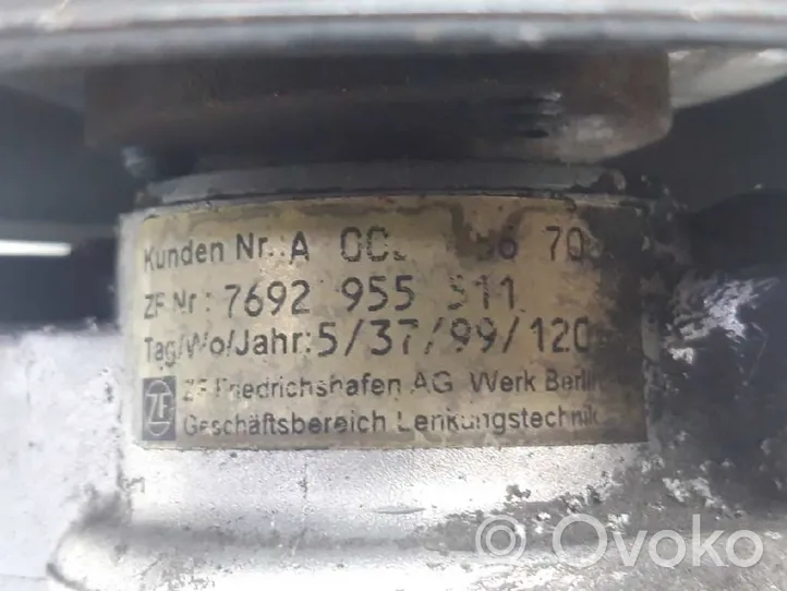 Mercedes-Benz Vito Viano W638 Ohjaustehostimen pumppu A0024667001