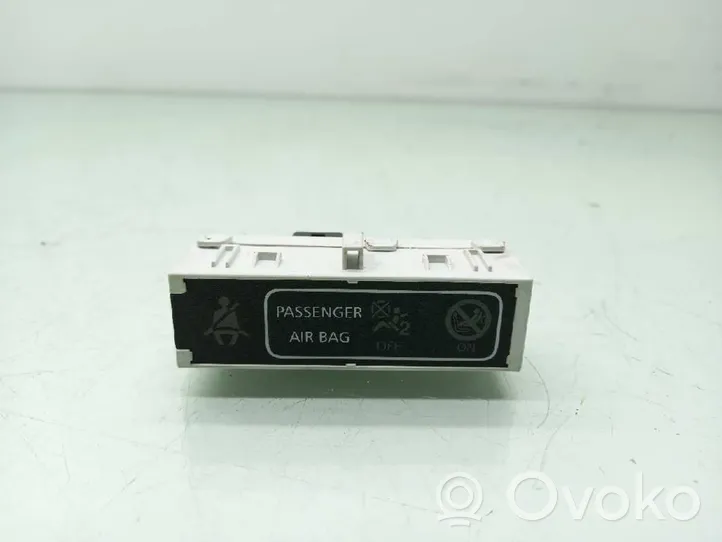 Renault Clio IV Interruptor de la calefacción de la luna/parabrisas 248804435R