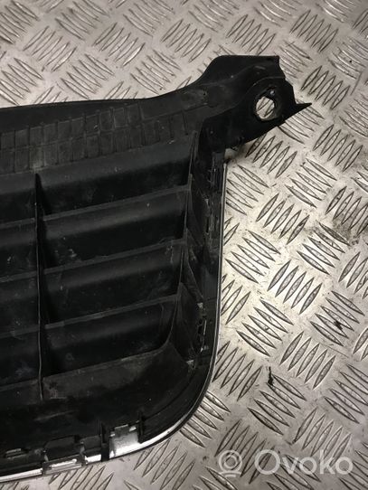 Volkswagen PASSAT B5.5 Maskownica / Grill / Atrapa górna chłodnicy 3B0853651L