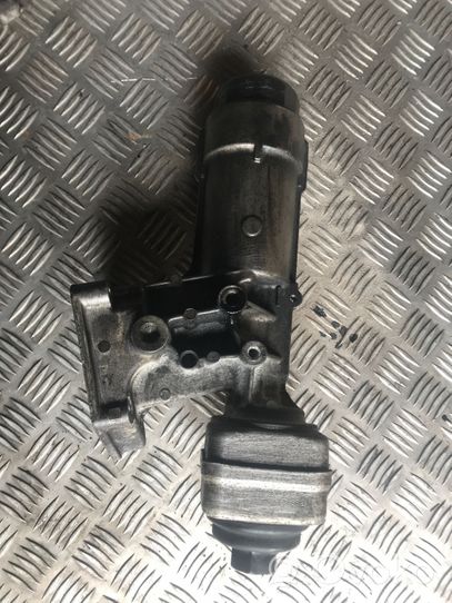 Audi A4 S4 B7 8E 8H Supporto di montaggio del filtro dell’olio 038115389C