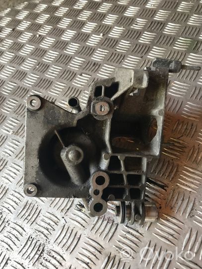 Audi A4 S4 B7 8E 8H Supporto di montaggio della pompa del servosterzo 059145 169