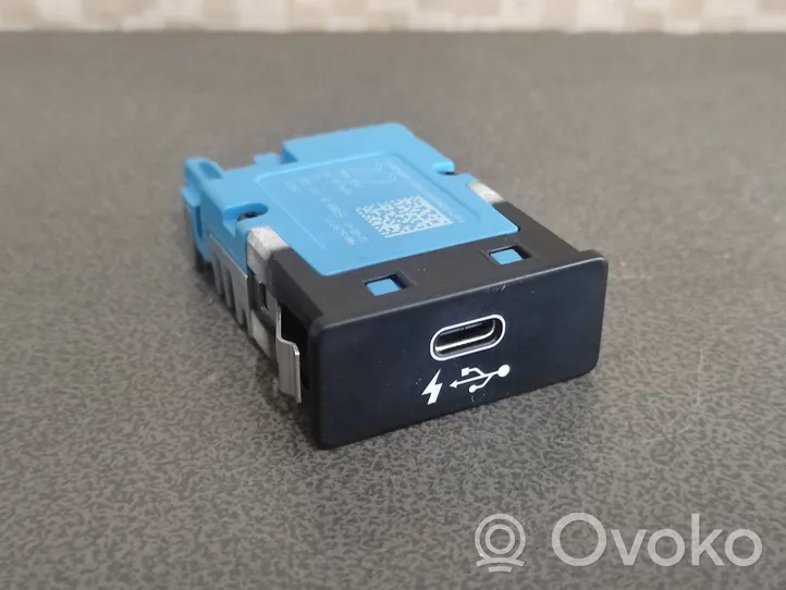 BMW 3 G20 G21 USB-pistokeliitin 8711939