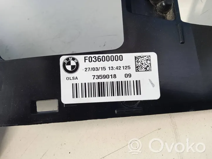 BMW 1 F20 F21 Aizmugurējā luktura dekoratīvā apdare 7424494