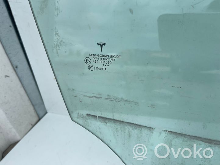 Tesla Model X Szyba drzwi przednich 43R004530