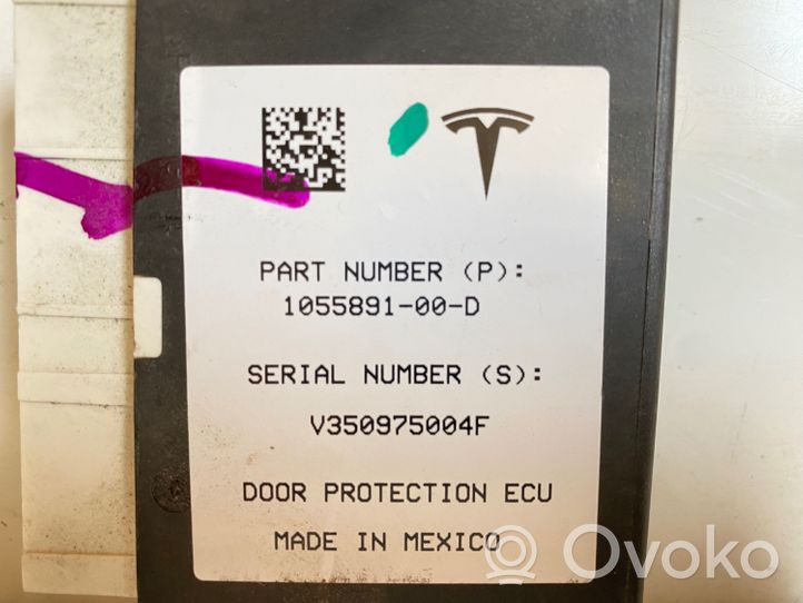 Tesla Model X Sterownik / Moduł drzwi 105589100D