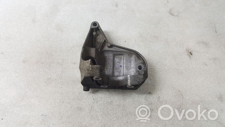 BMW 1 E81 E87 Ohjaustehostimen pumpun kannake 779445501