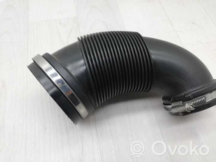 Audi A4 S4 B9 Oro paėmimo kanalo detalė (-ės) 04e129829