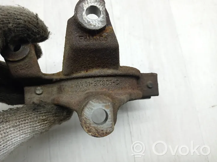 Volvo C30 Staffa del cuscinetto di supporto dell’albero di trasmissione AV613K305CA