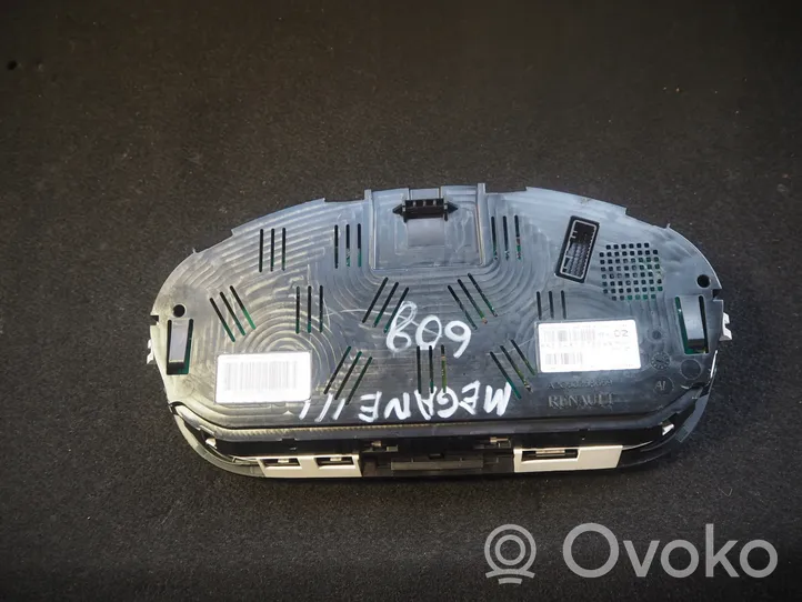 Renault Megane III Compteur de vitesse tableau de bord A2C53258659