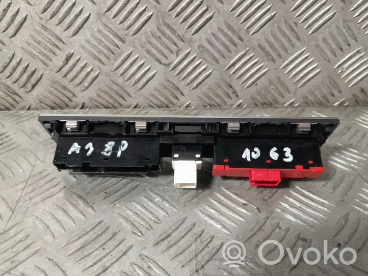 Audi A3 S3 8P Zestaw przełączników i przycisków 8P0927137CG