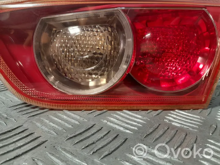 Mitsubishi Lancer VIII Lampy tylnej klapy bagażnika 