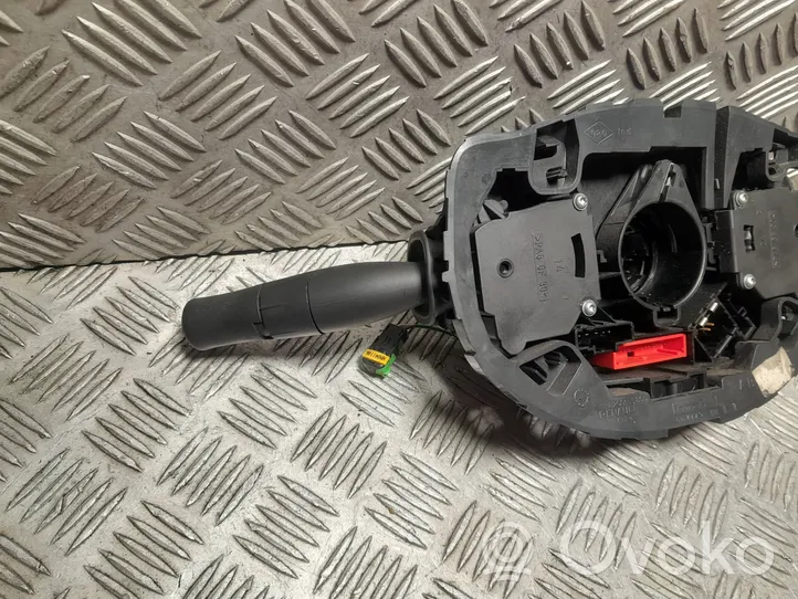 Renault Megane II Leva/interruttore dell’indicatore di direzione e tergicristallo 61835987