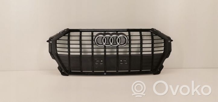 Audi Q3 F3 Griglia superiore del radiatore paraurti anteriore 83A853651E