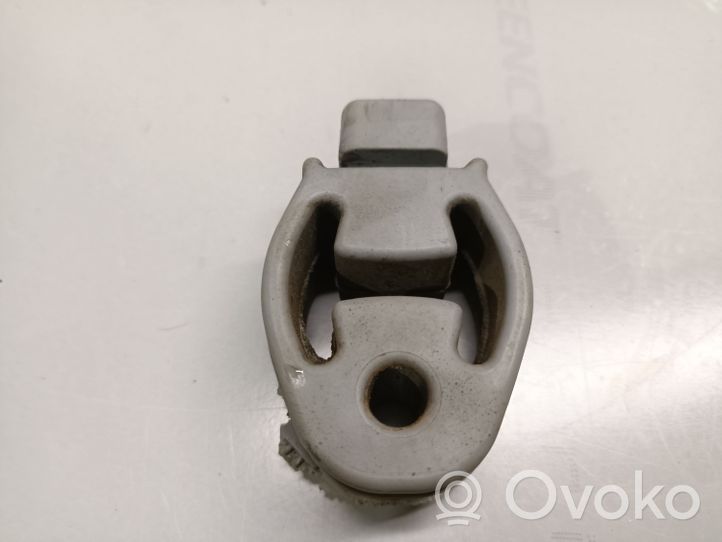 Volvo V40 Cross country Staffa/supporto di montaggio della marmitta 30647635