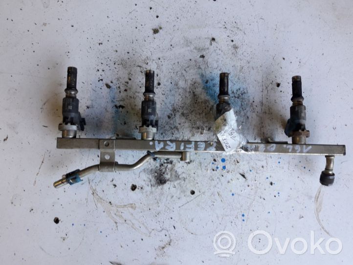 Opel Zafira B Injecteur de carburant 