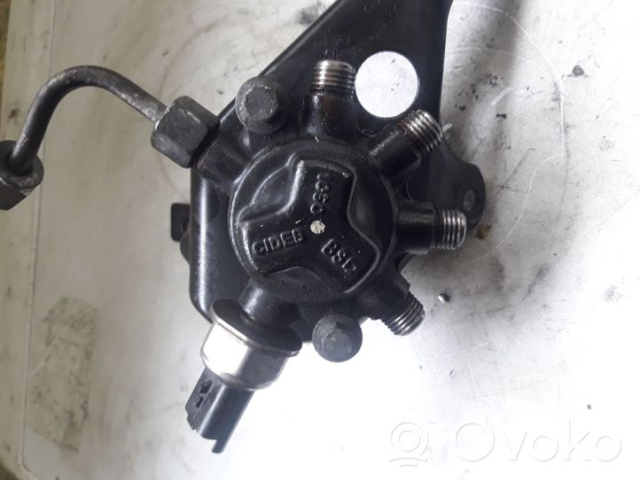 Ford Mondeo Mk III Fuel distributor 