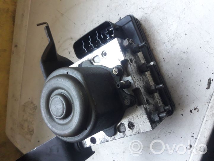 Toyota Avensis Verso ABS-pumppu 4451044050