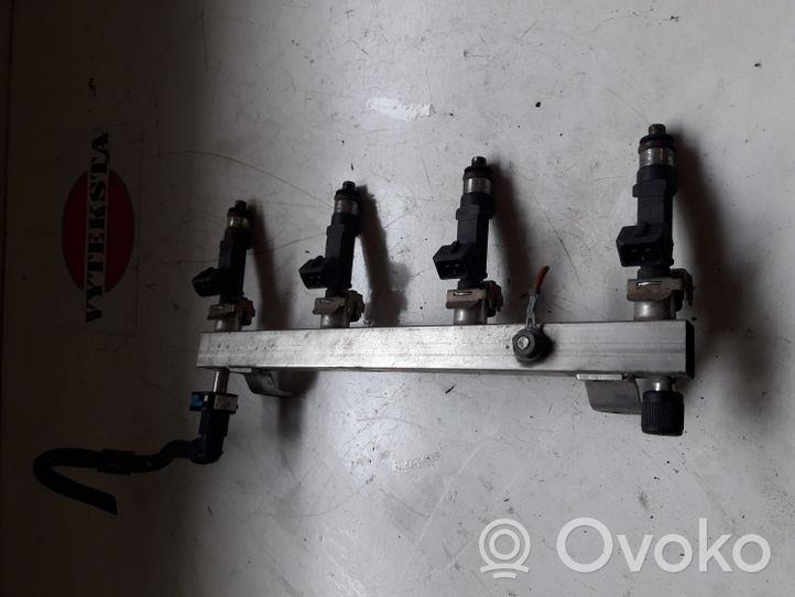 Opel Astra J Fuel injector 