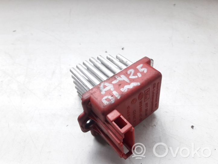 Audi A4 S4 B5 8D Heater blower fan relay 