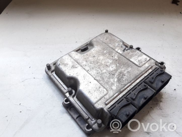 Renault Master II Calculateur moteur ECU 0281010320