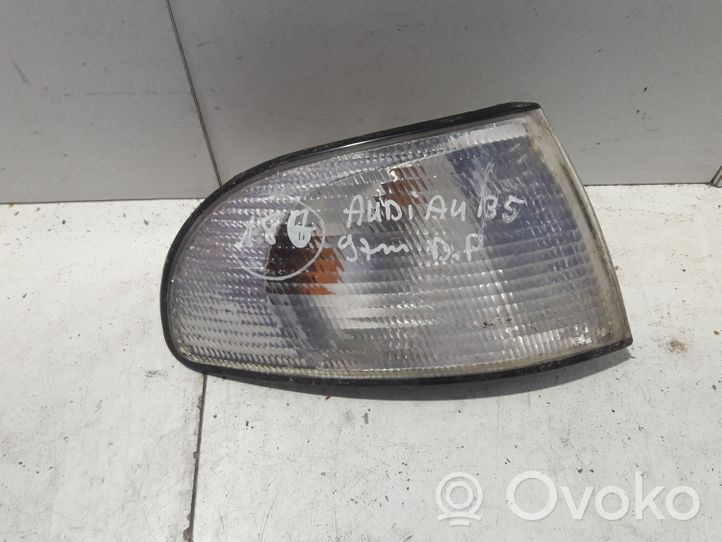 Audi A4 S4 B5 8D Indicatore di direzione anteriore 084411514R