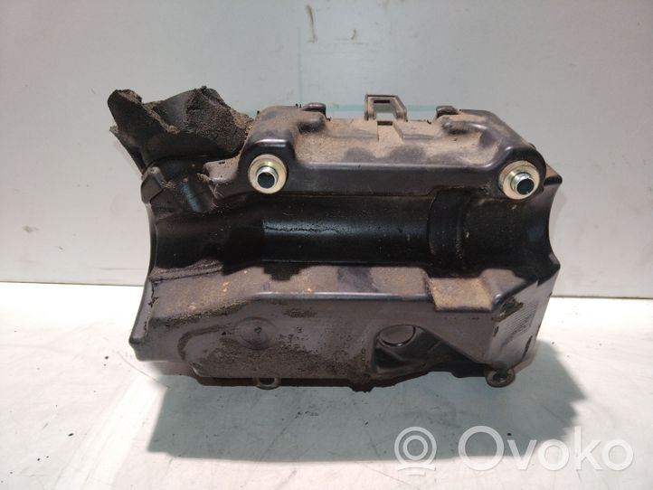 Volkswagen Touran I Intake resonator 03C145650A