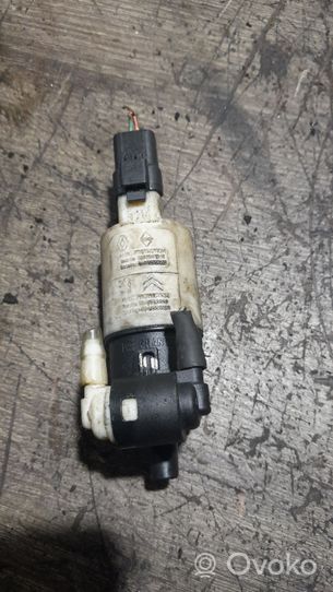 Renault Megane II Windscreen/windshield washer pump 8200067015